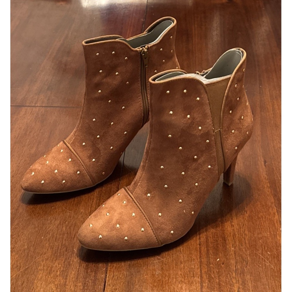 NWOB‎ Rialto Women's 11M Brown Suede Studded Ankle Booties Heels